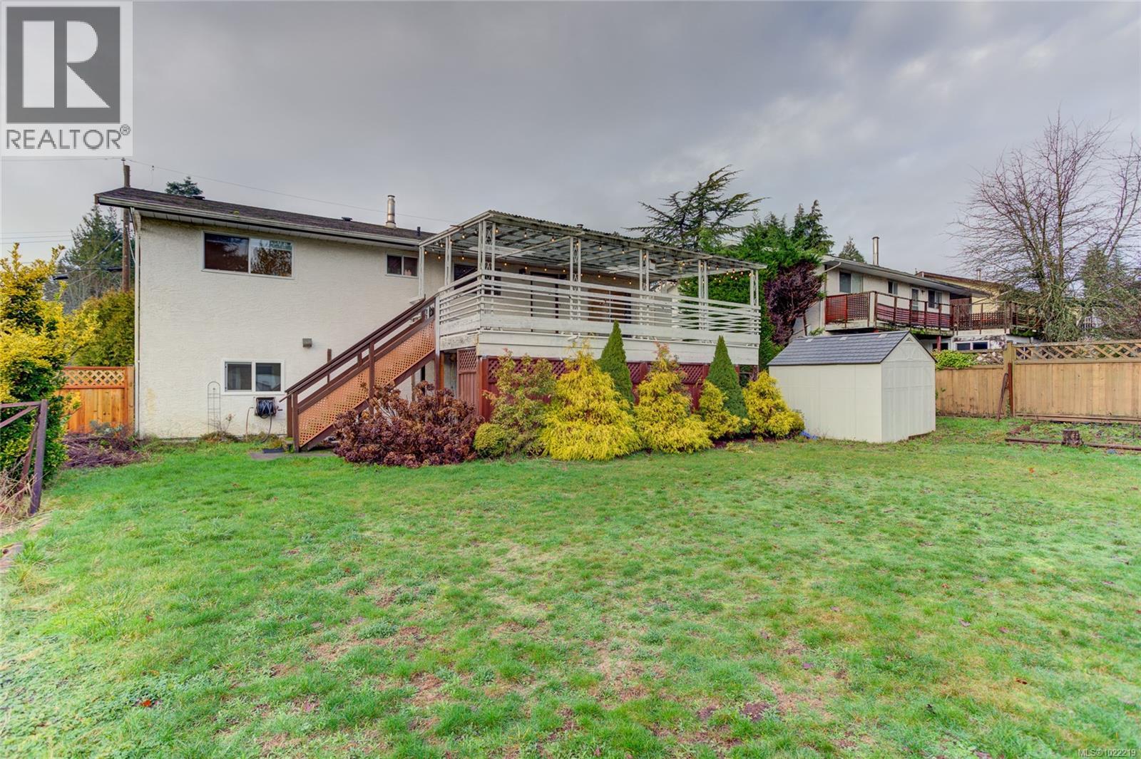 5795 Valleyview Rd, Duncan