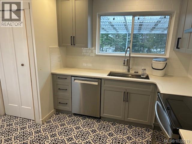 5795 Valleyview Rd, Duncan