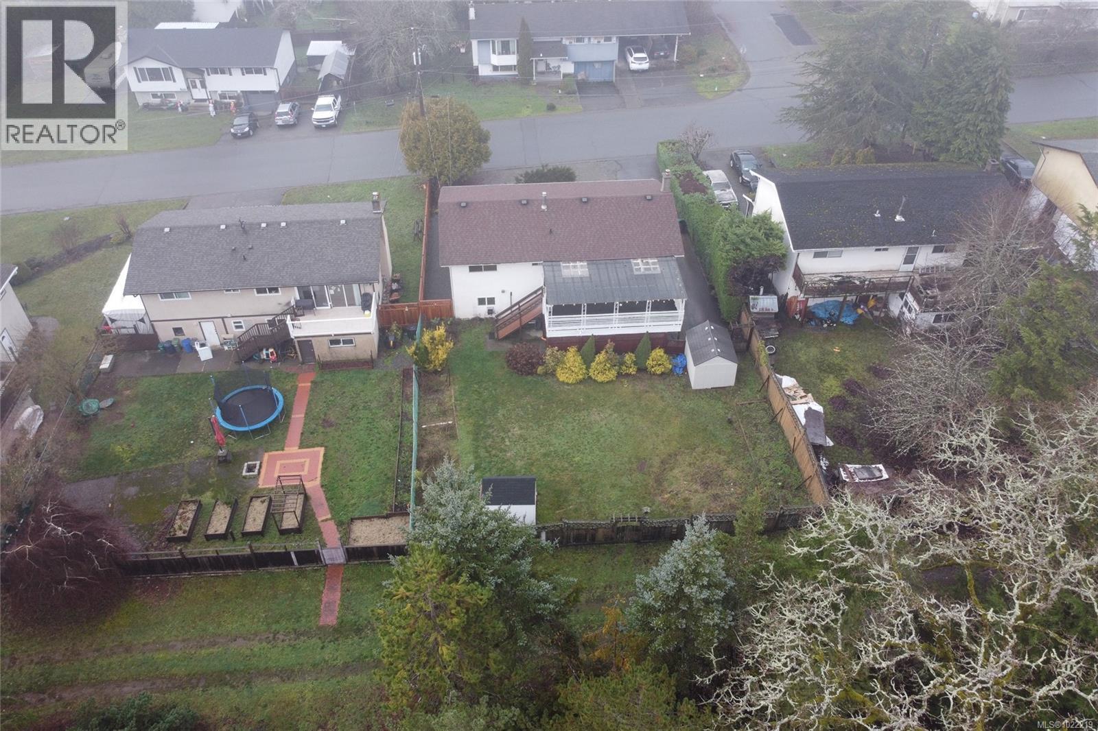 5795 Valleyview Rd, Duncan