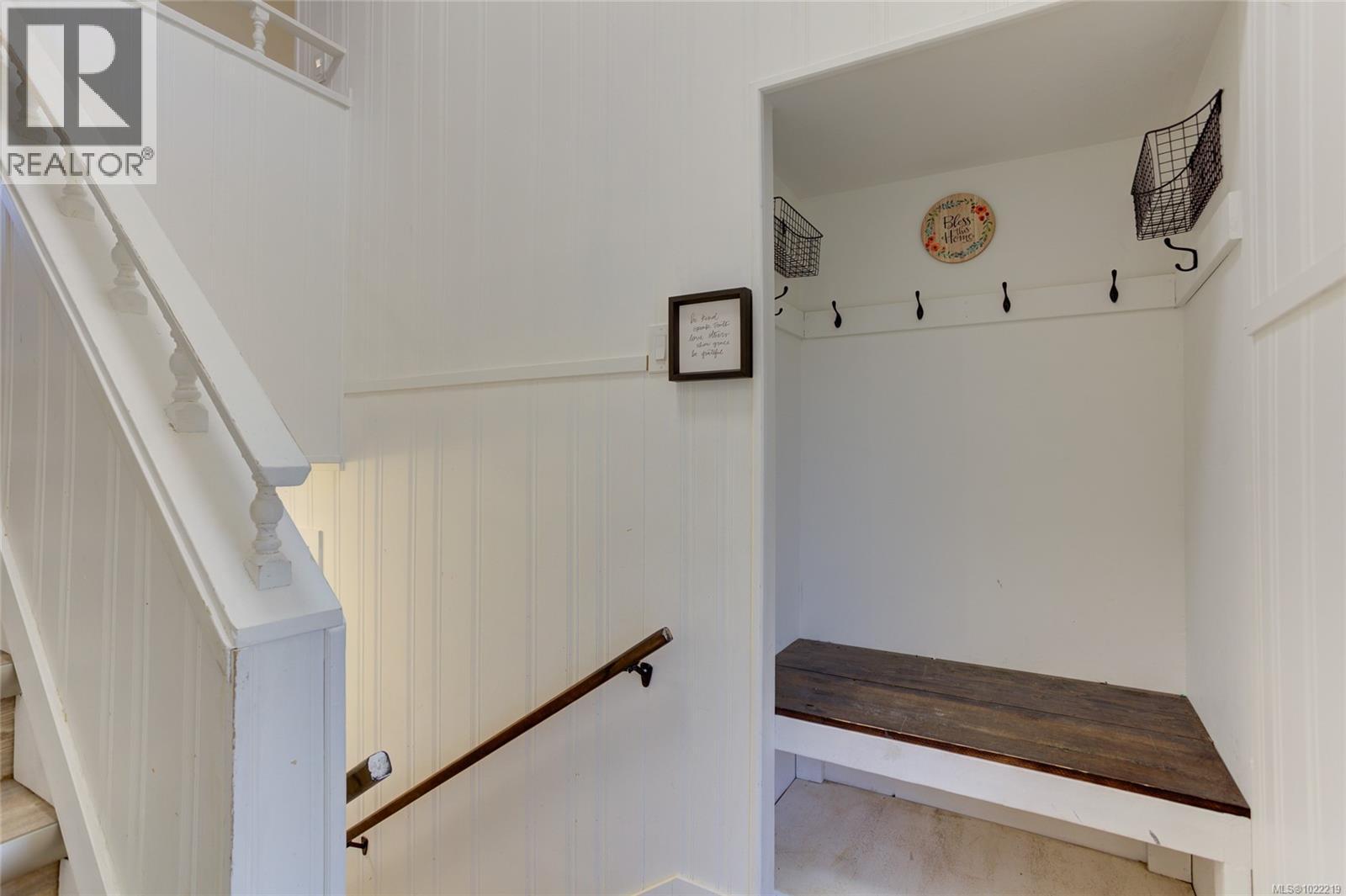 5795 Valleyview Rd, Duncan