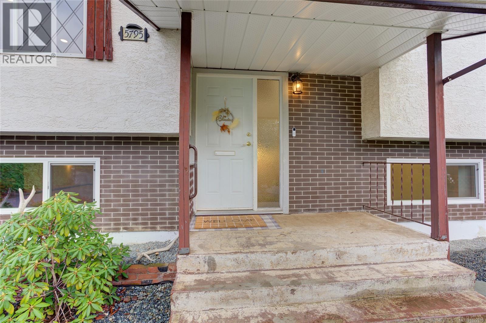 5795 Valleyview Rd, Duncan