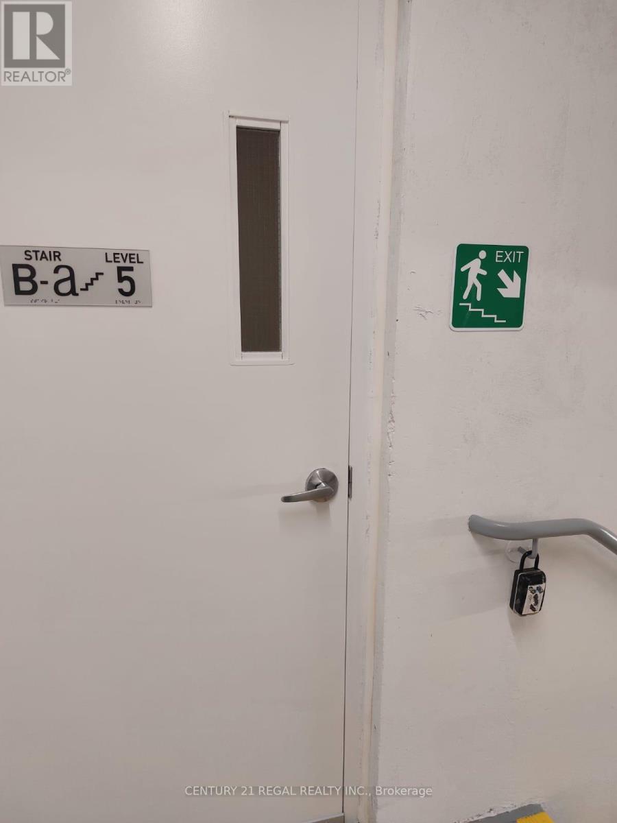 512 - 121 ST PATRICK STREET - Photo 2 of 17, Toronto (University), Ontario