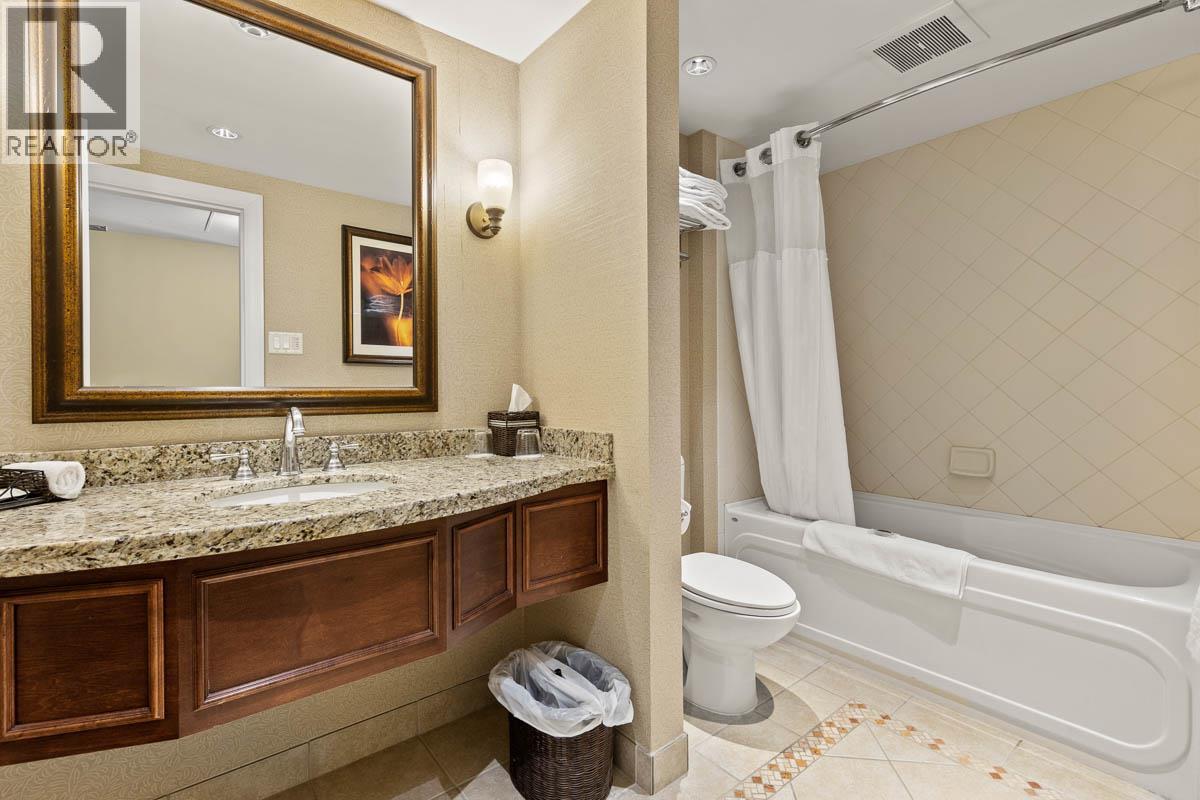 #1305B 3250 VILLAGE WAY - 22