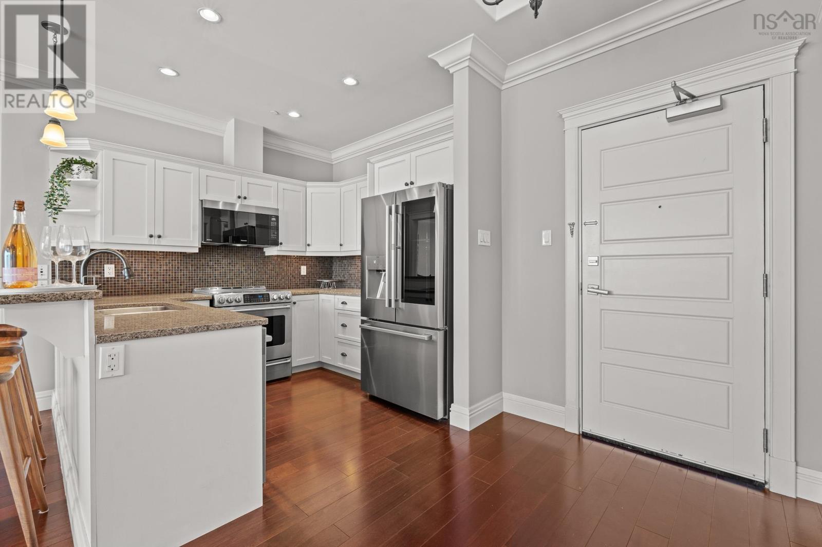 Property 21 of 49 of 1703 1445 South Park Street