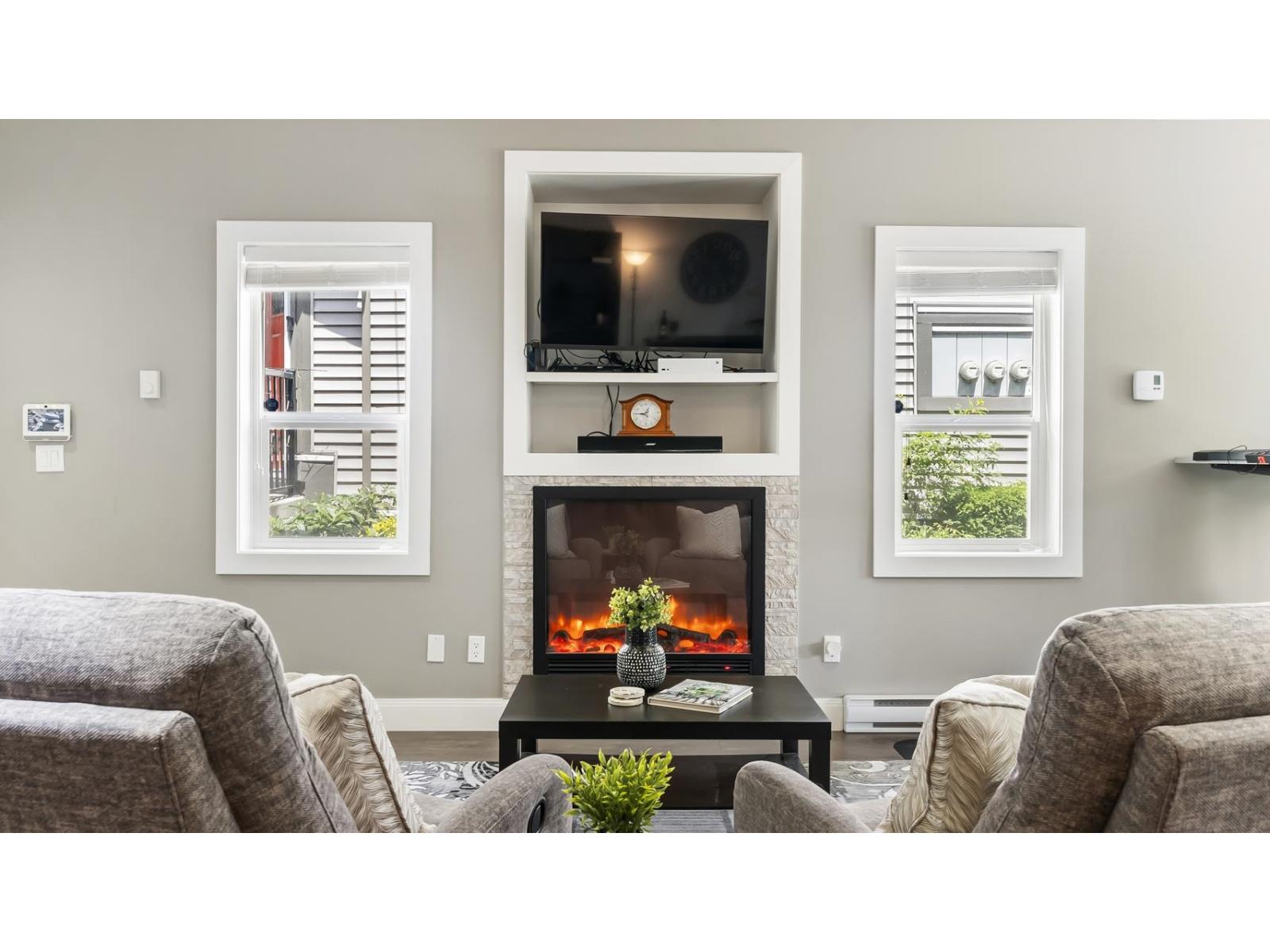 3 19938 70TH AVENUE - Photo 3 of 39, Langley, British Columbia