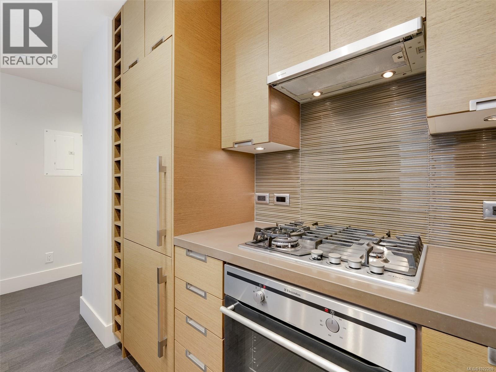 1007 83 Saghalie Road, Victoria