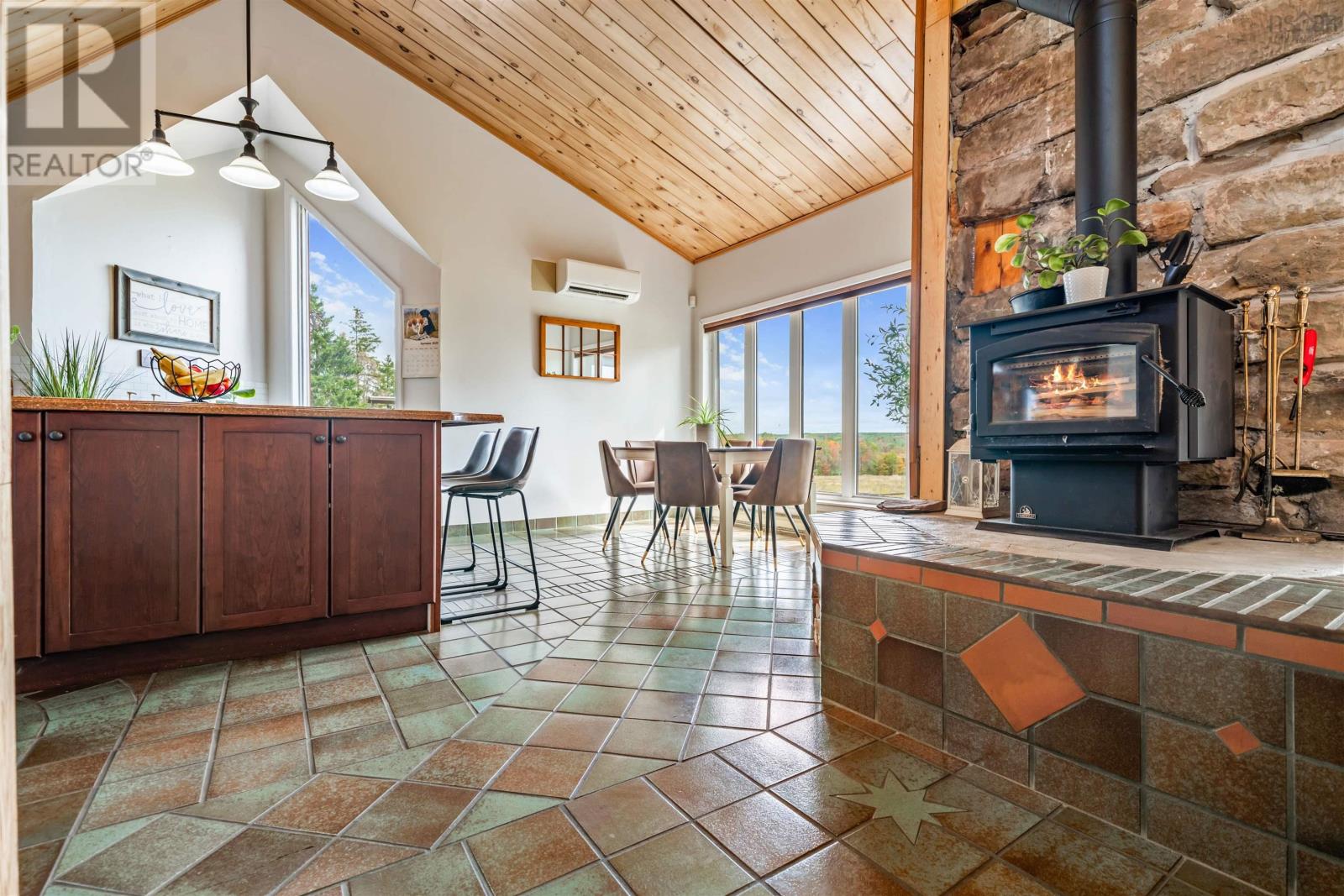 Property 8 of 49 of 1215 Hansford Road