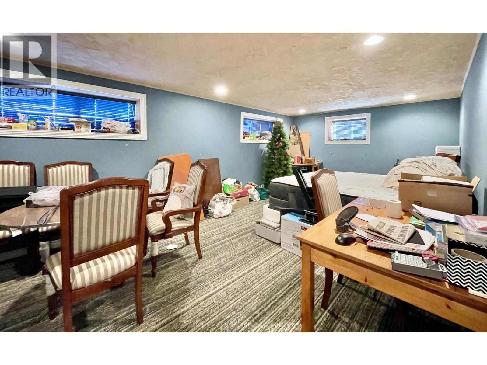 5693 DOLPHIN STREET, Sechelt