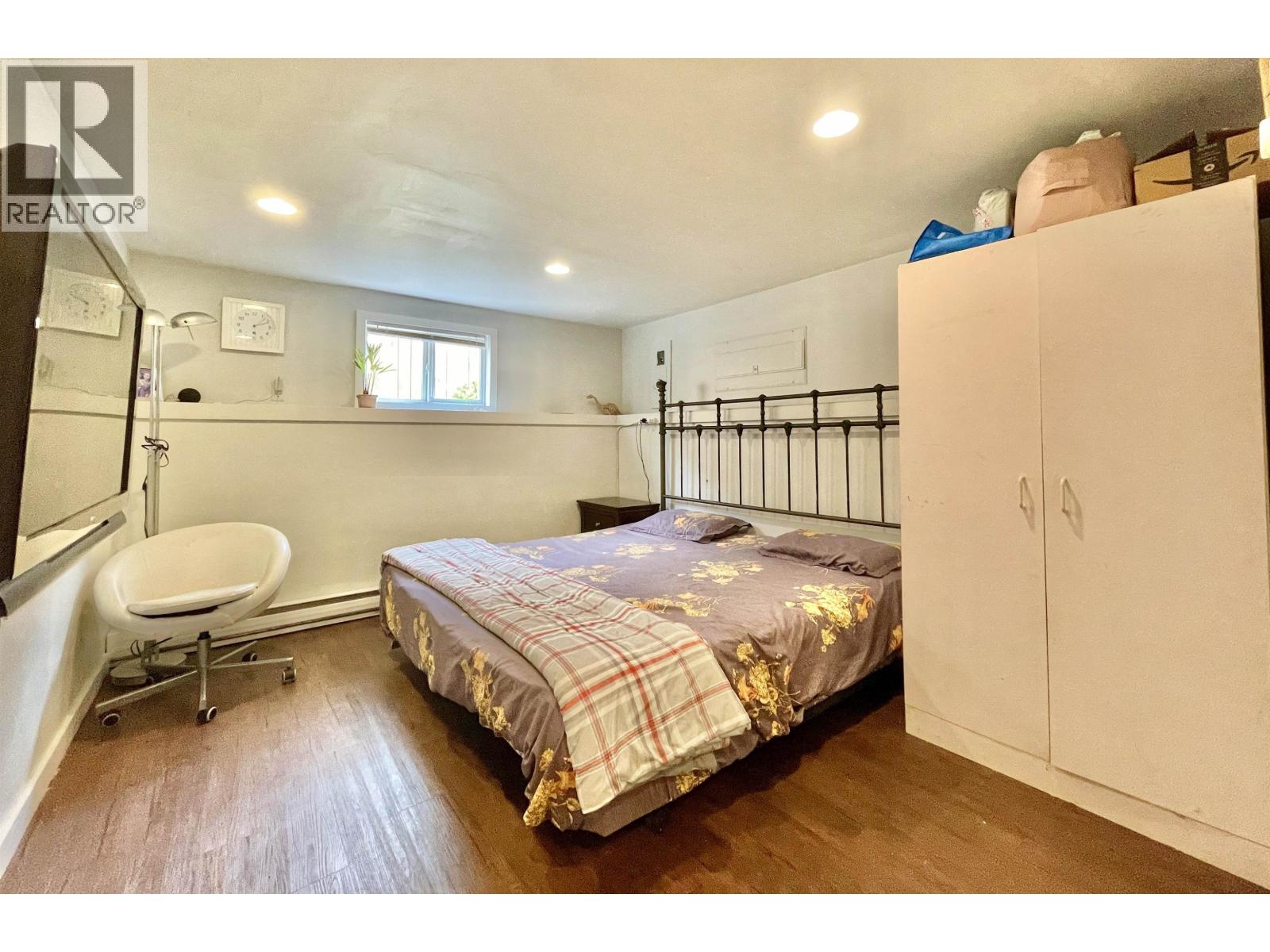 5693 DOLPHIN STREET, Sechelt