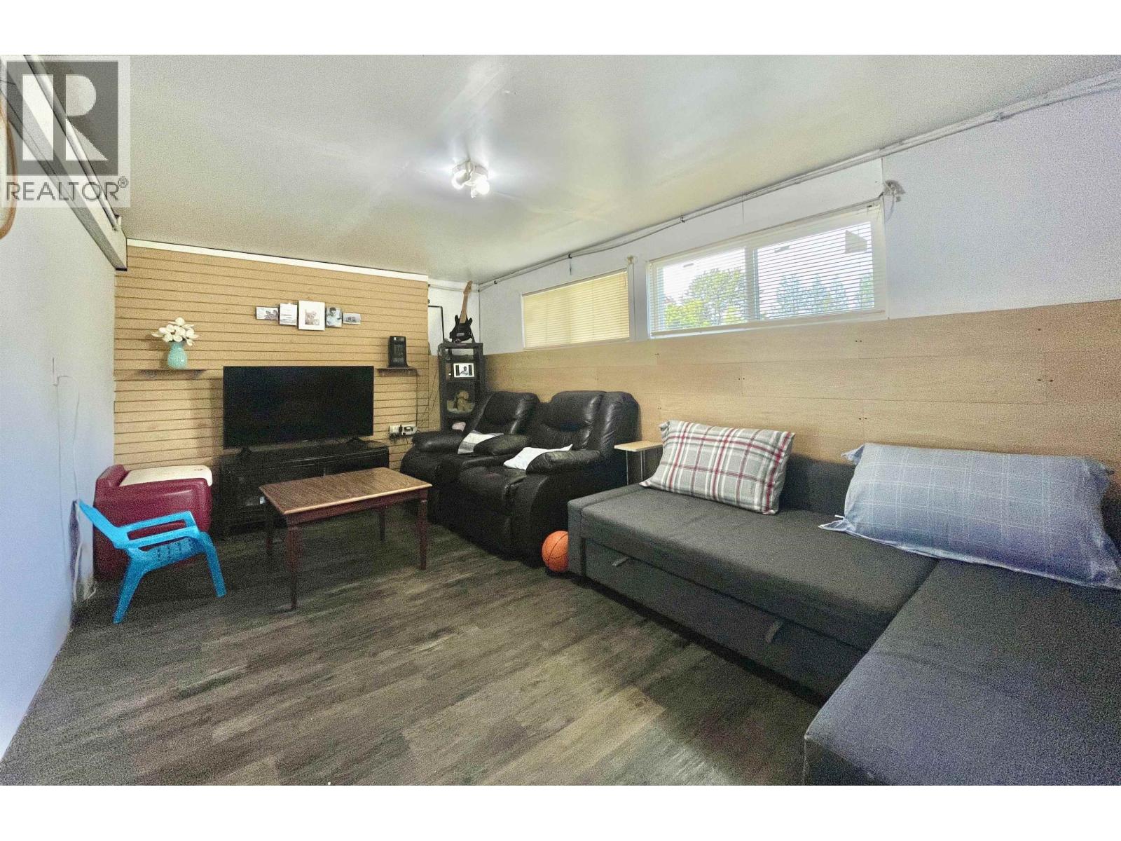 5693 DOLPHIN STREET, Sechelt