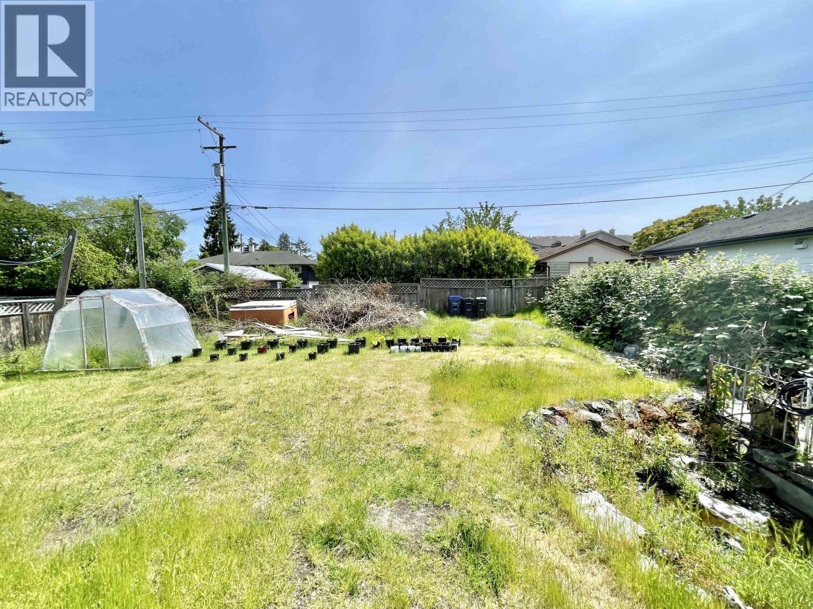 5693 DOLPHIN STREET, Sechelt