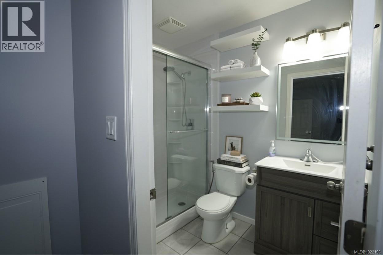 #408 649 BAY ST - 16