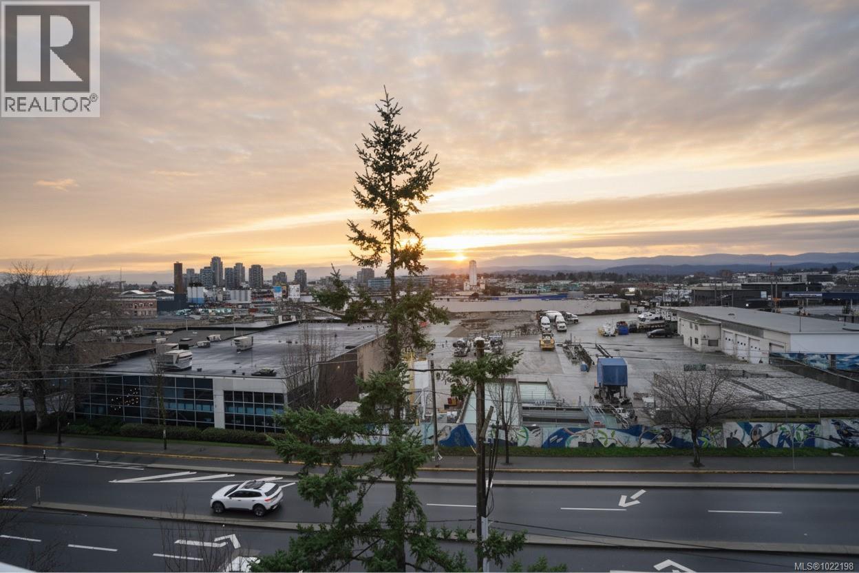 #408 649 BAY ST - Image 2