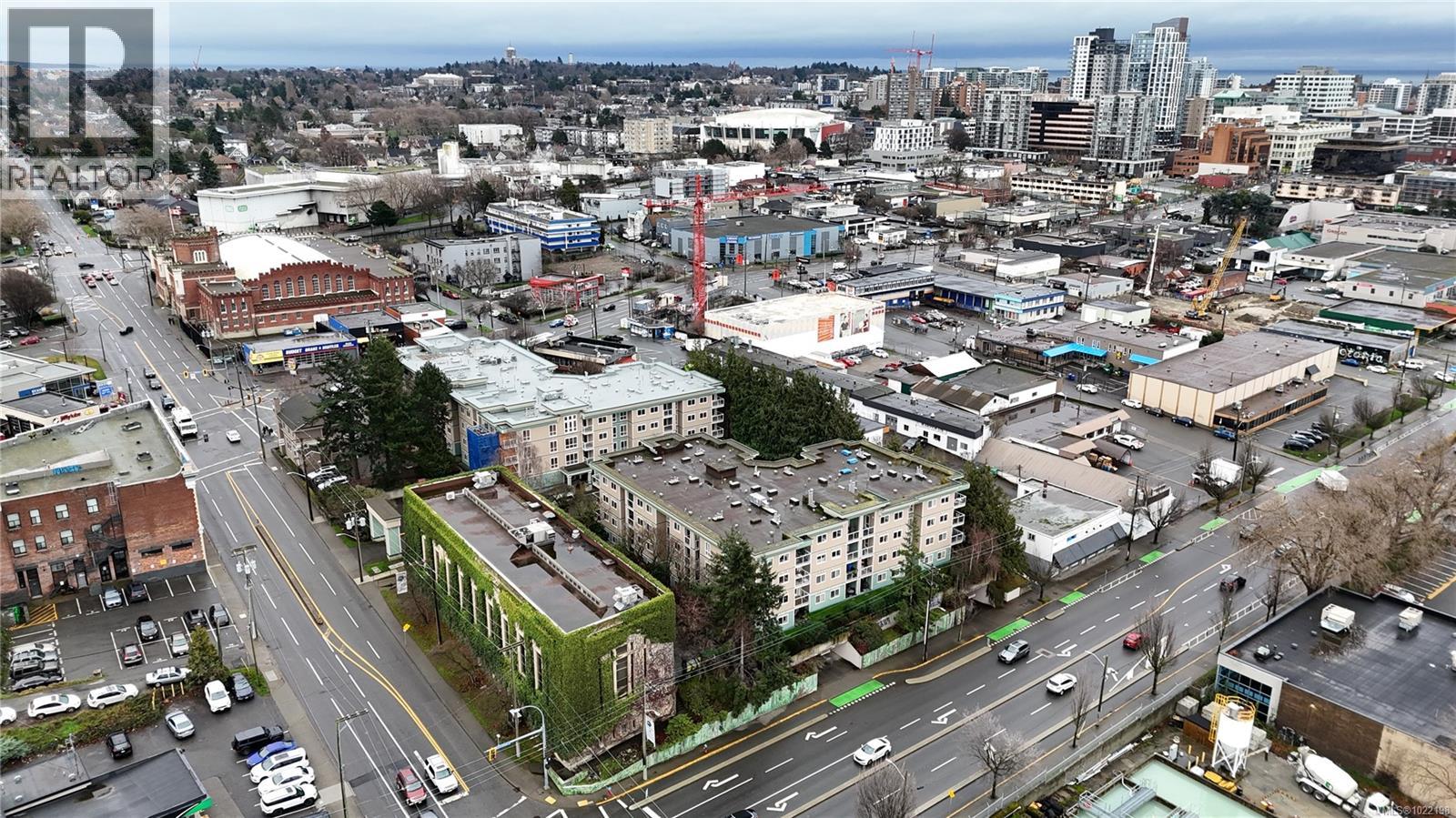 #408 649 BAY ST - 24