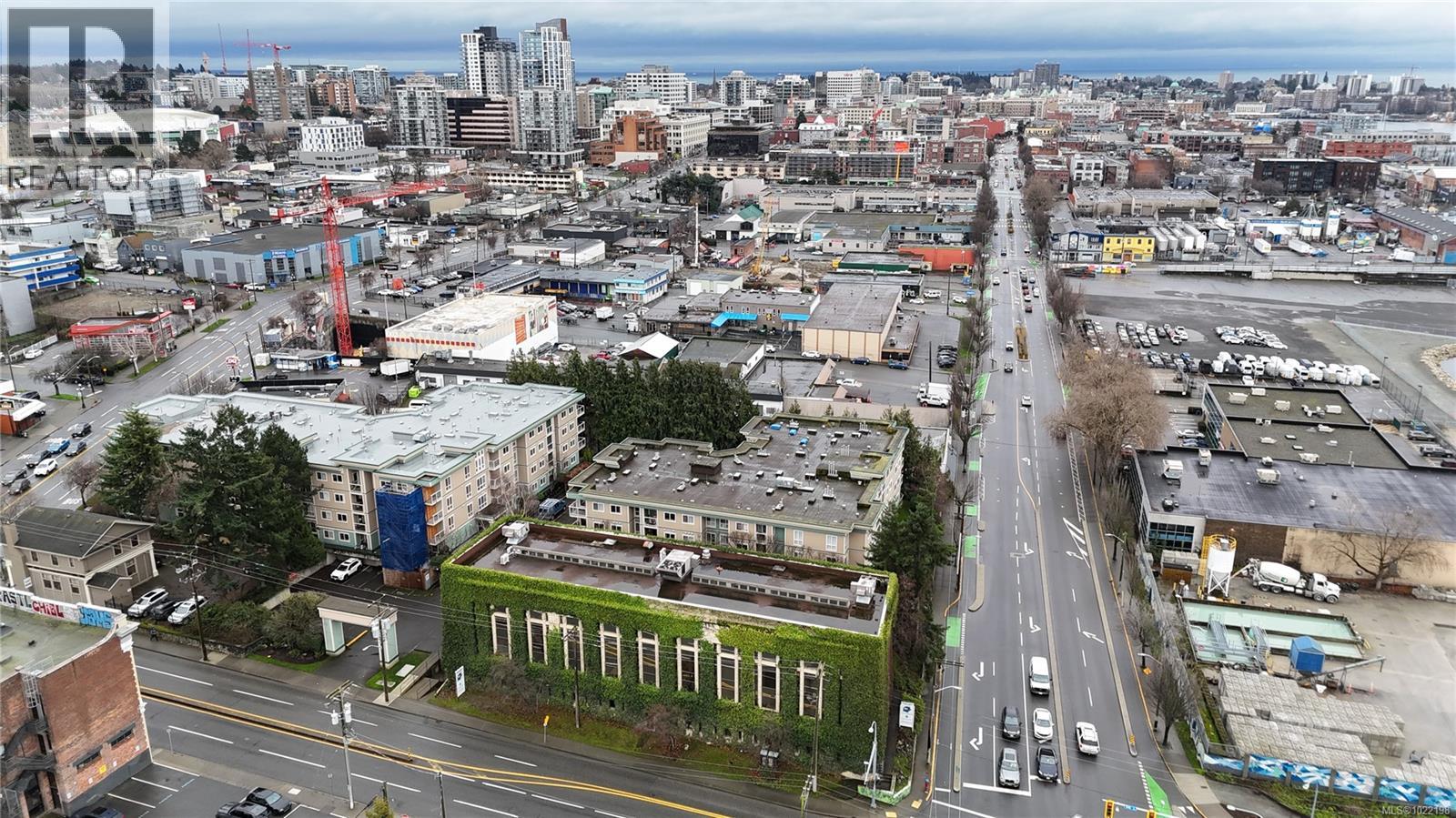 #408 649 BAY ST - 25