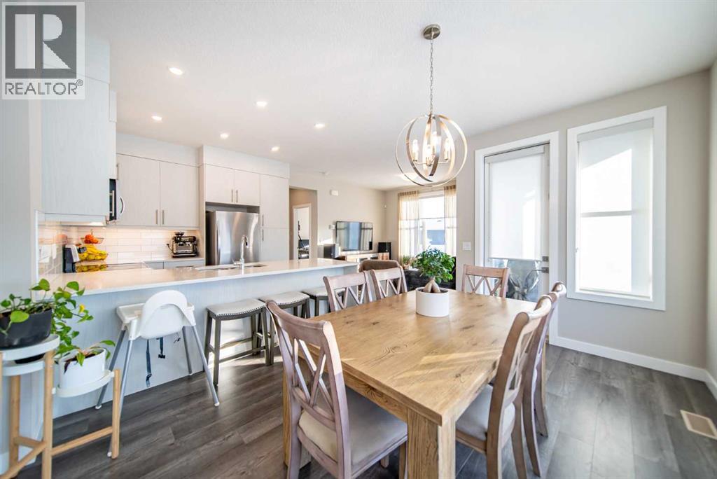 Single Family House for Sale in  Crestridge Common SW Crestmont Calgary 