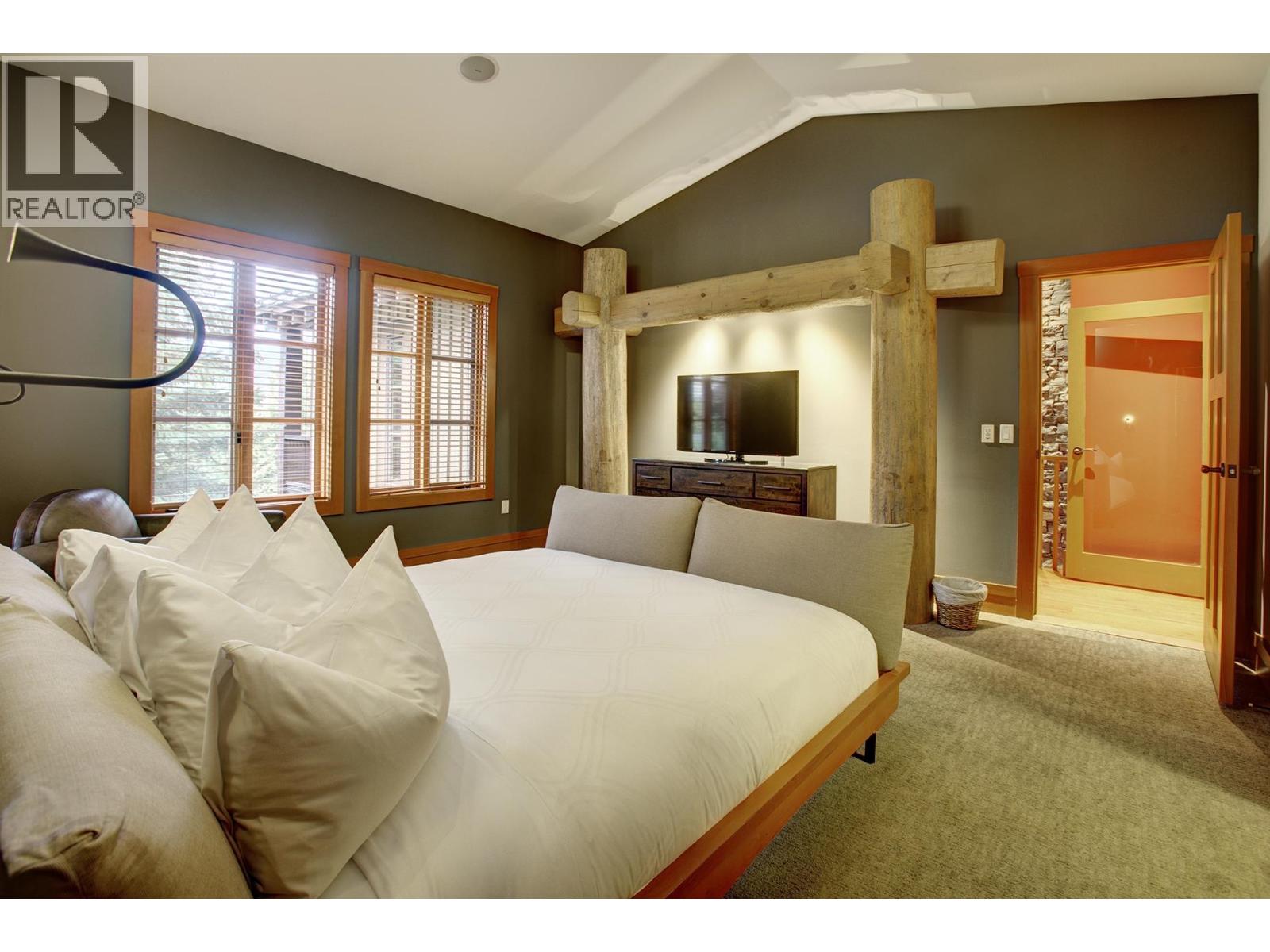 6C 2300 NORDIC DRIVE, Whistler