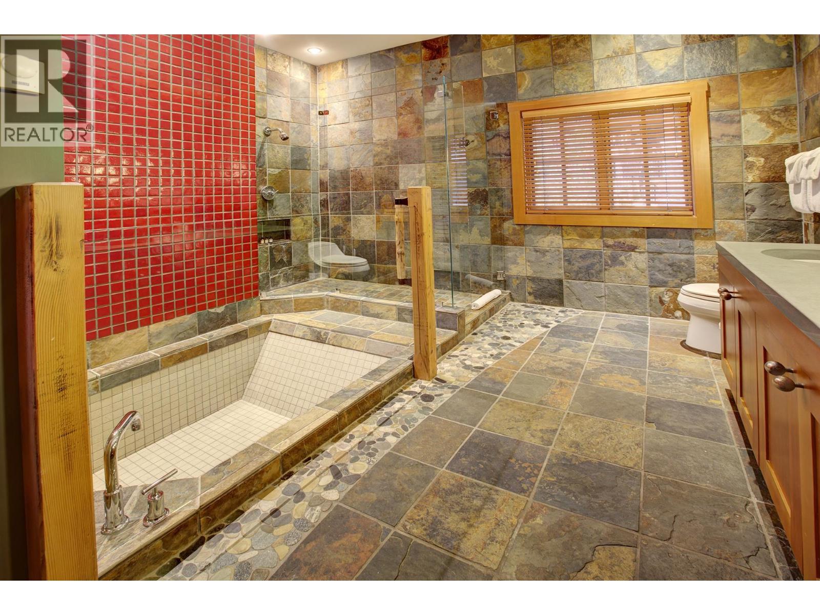 6C 2300 NORDIC DRIVE, Whistler