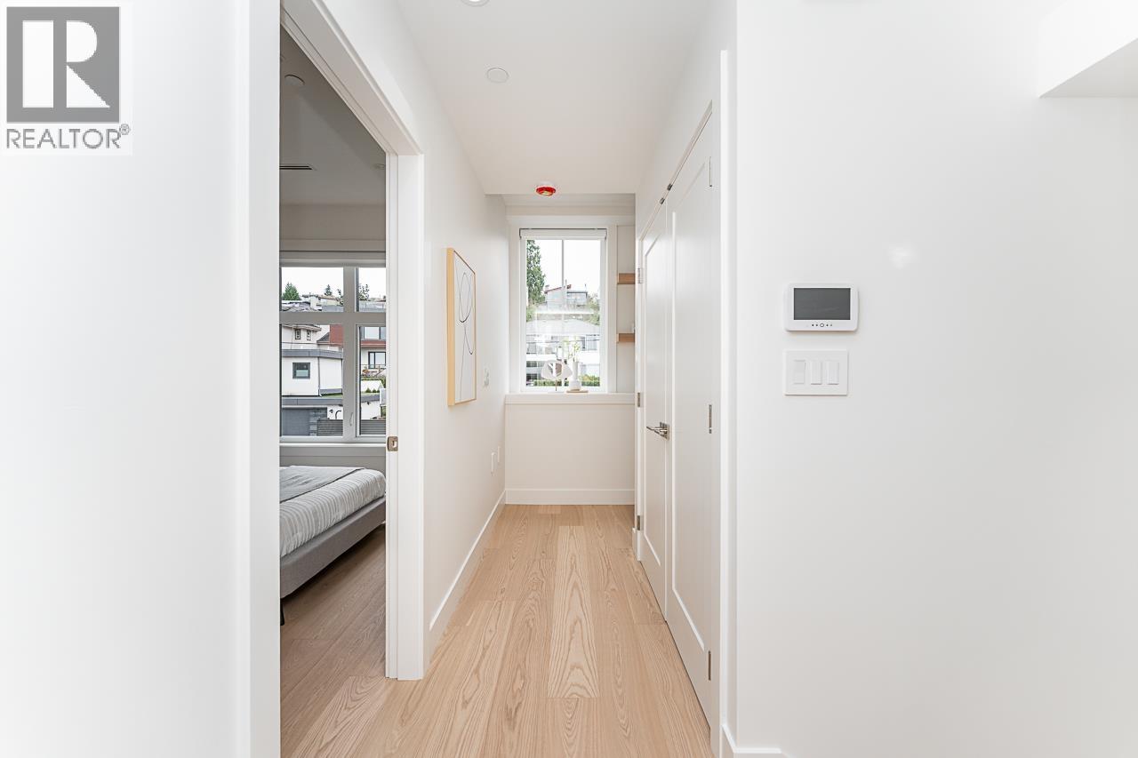 1 2837 OLIVER CRESCENT, Vancouver