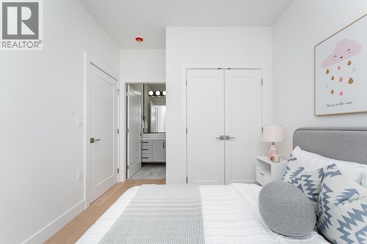 1 2837 OLIVER CRESCENT, Vancouver