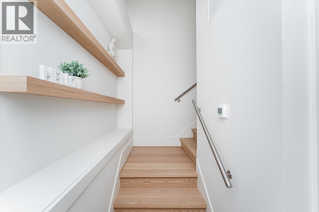 1 2837 OLIVER CRESCENT, Vancouver