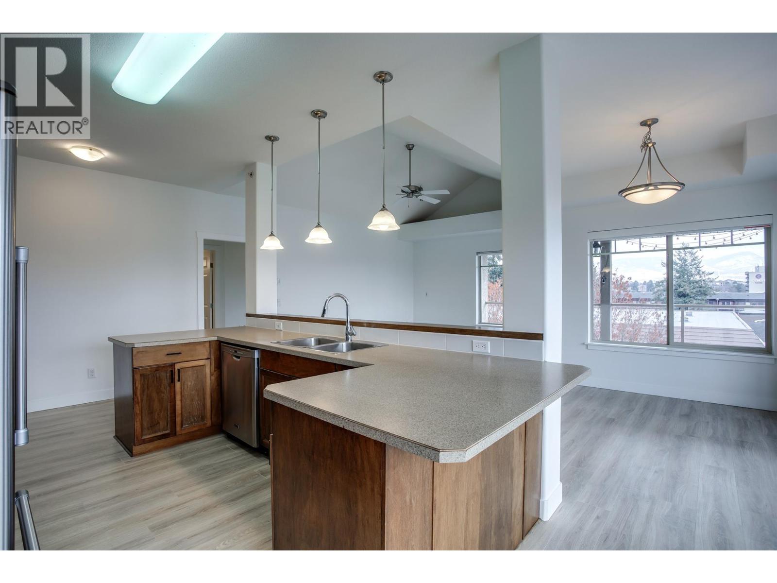 412 1007 Harvey Avenue, Kelowna