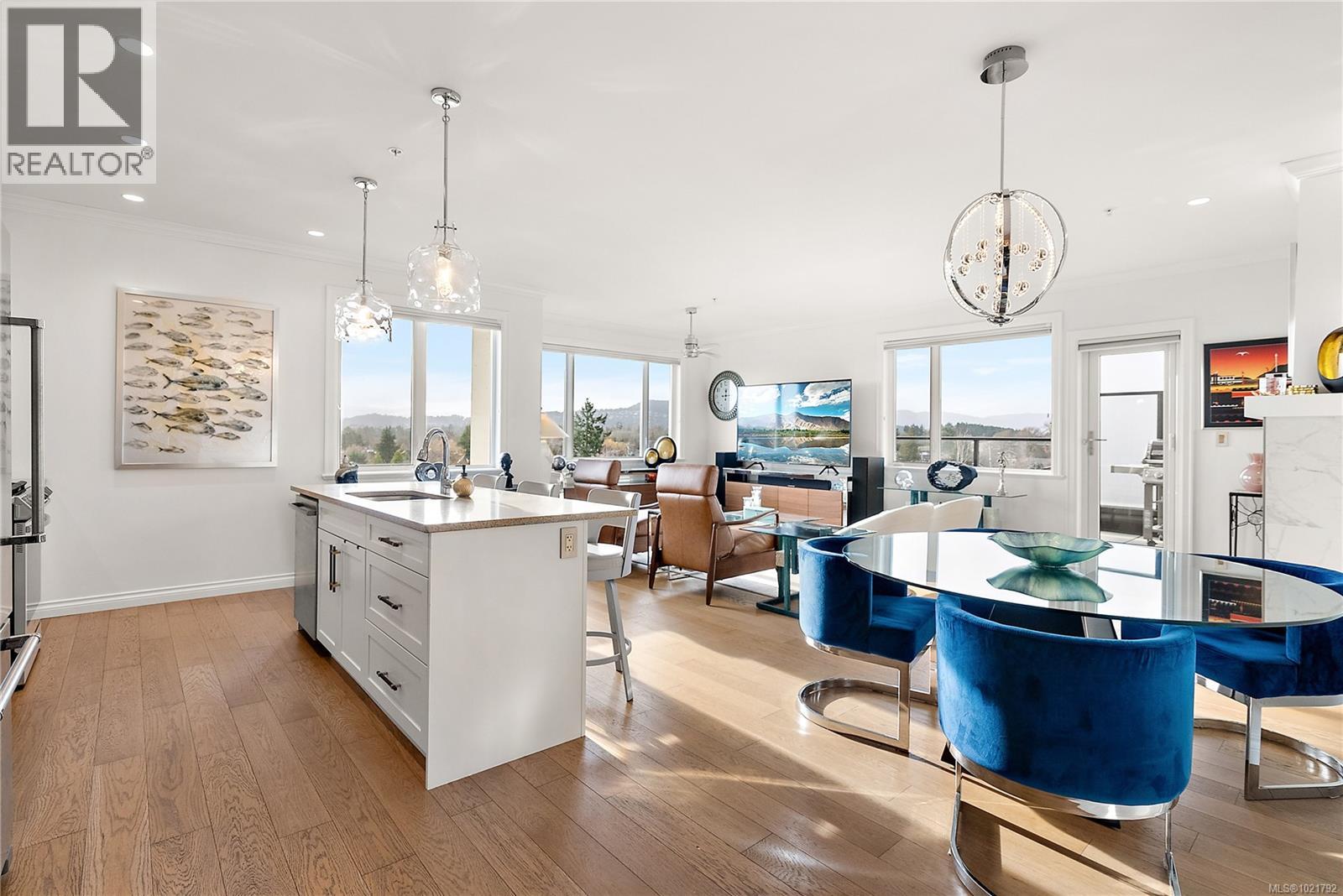 PH403 2409 Bevan Ave, Sidney