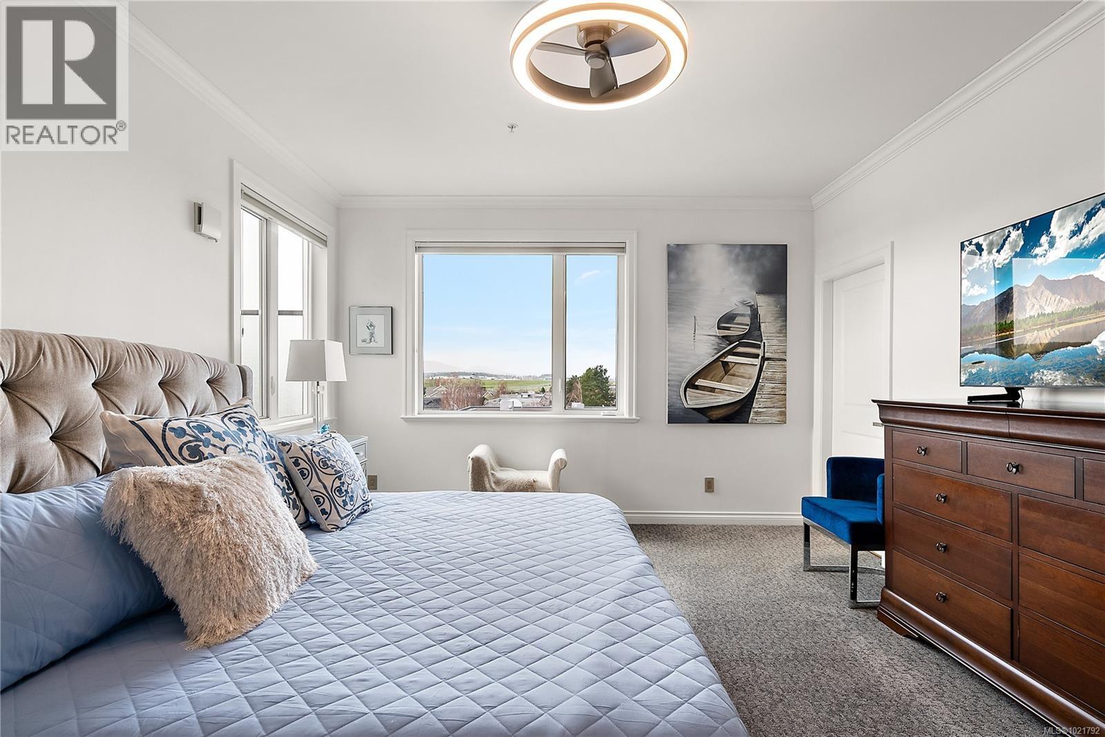 PH403 2409 Bevan Ave, Sidney