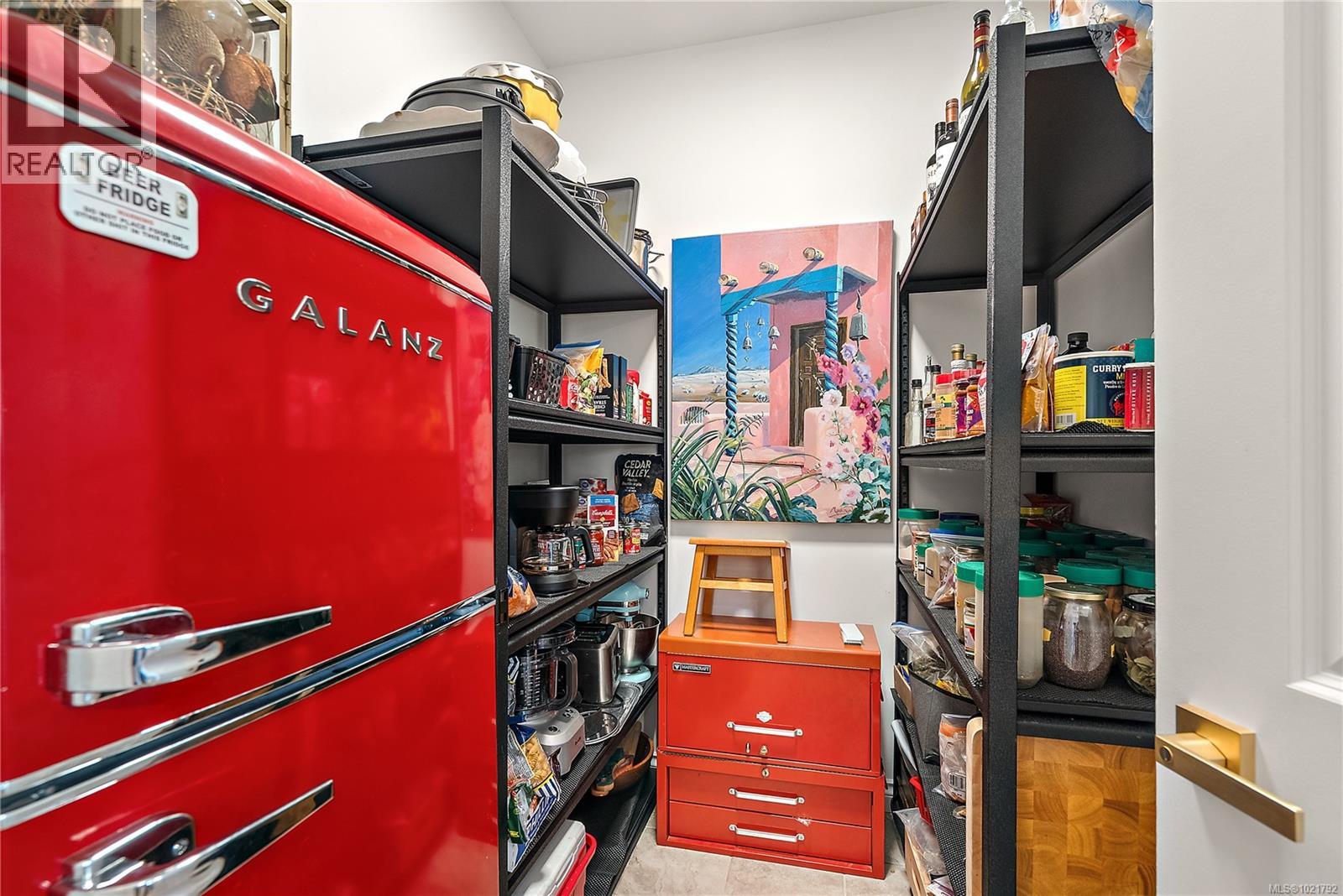 PH403 2409 Bevan Ave, Sidney