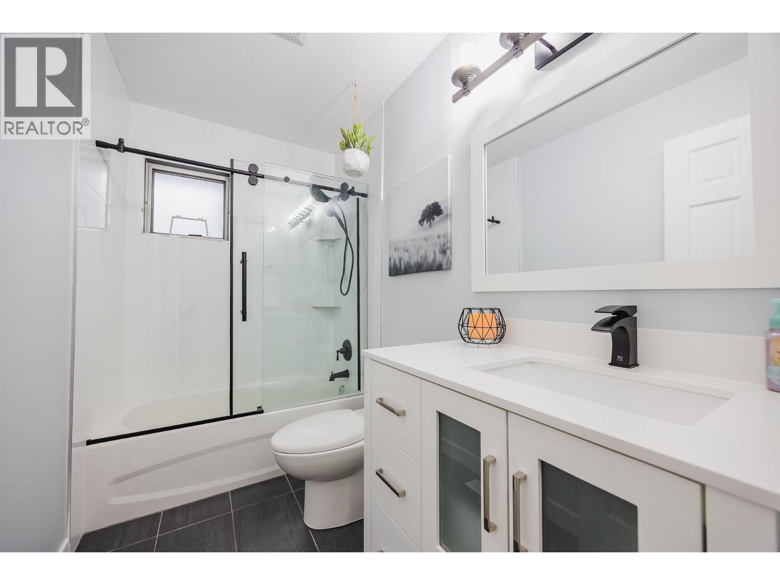 20492 THORNE AVENUE, Maple Ridge