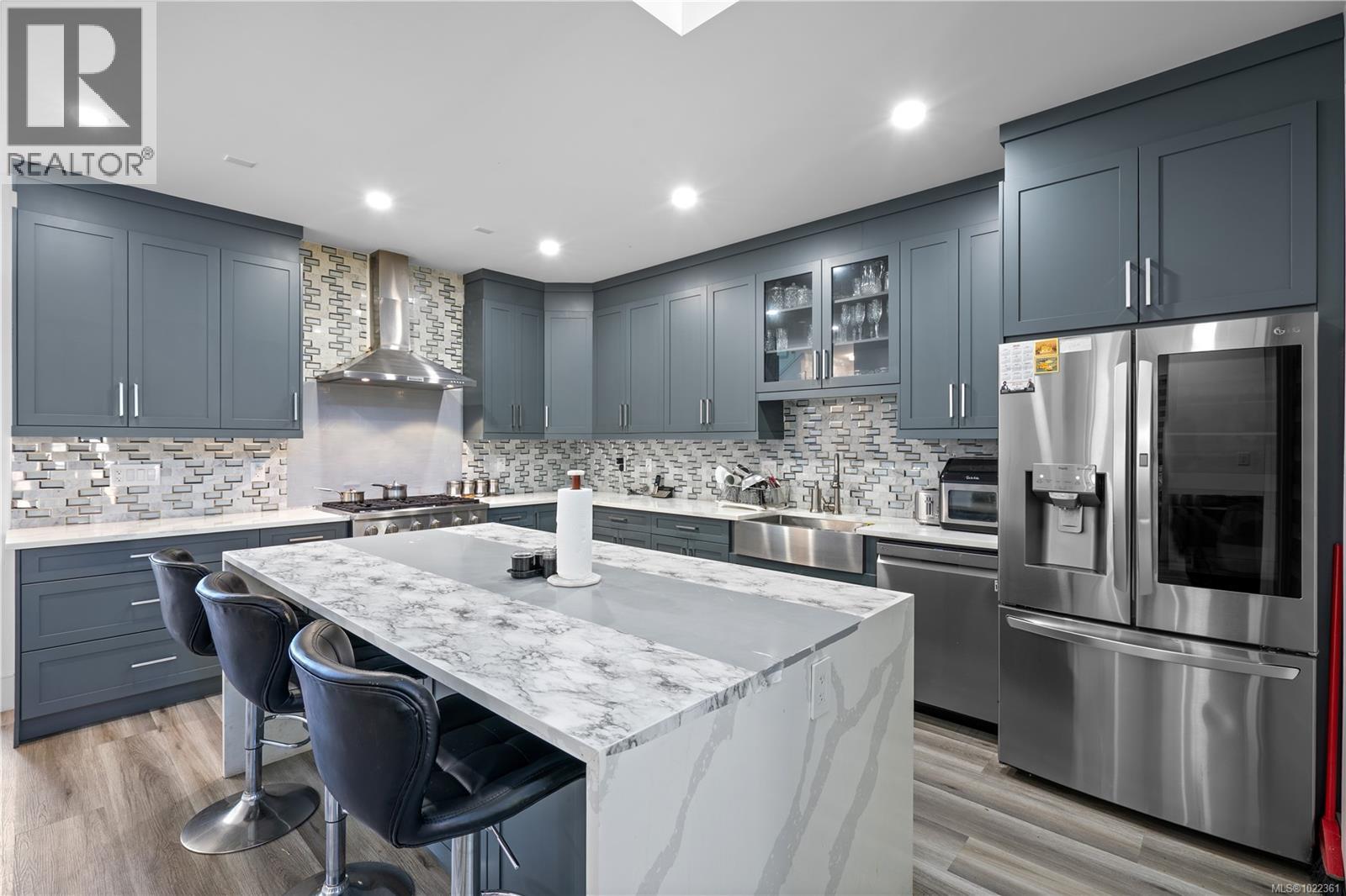 146 Cadillac Ave, Saanich