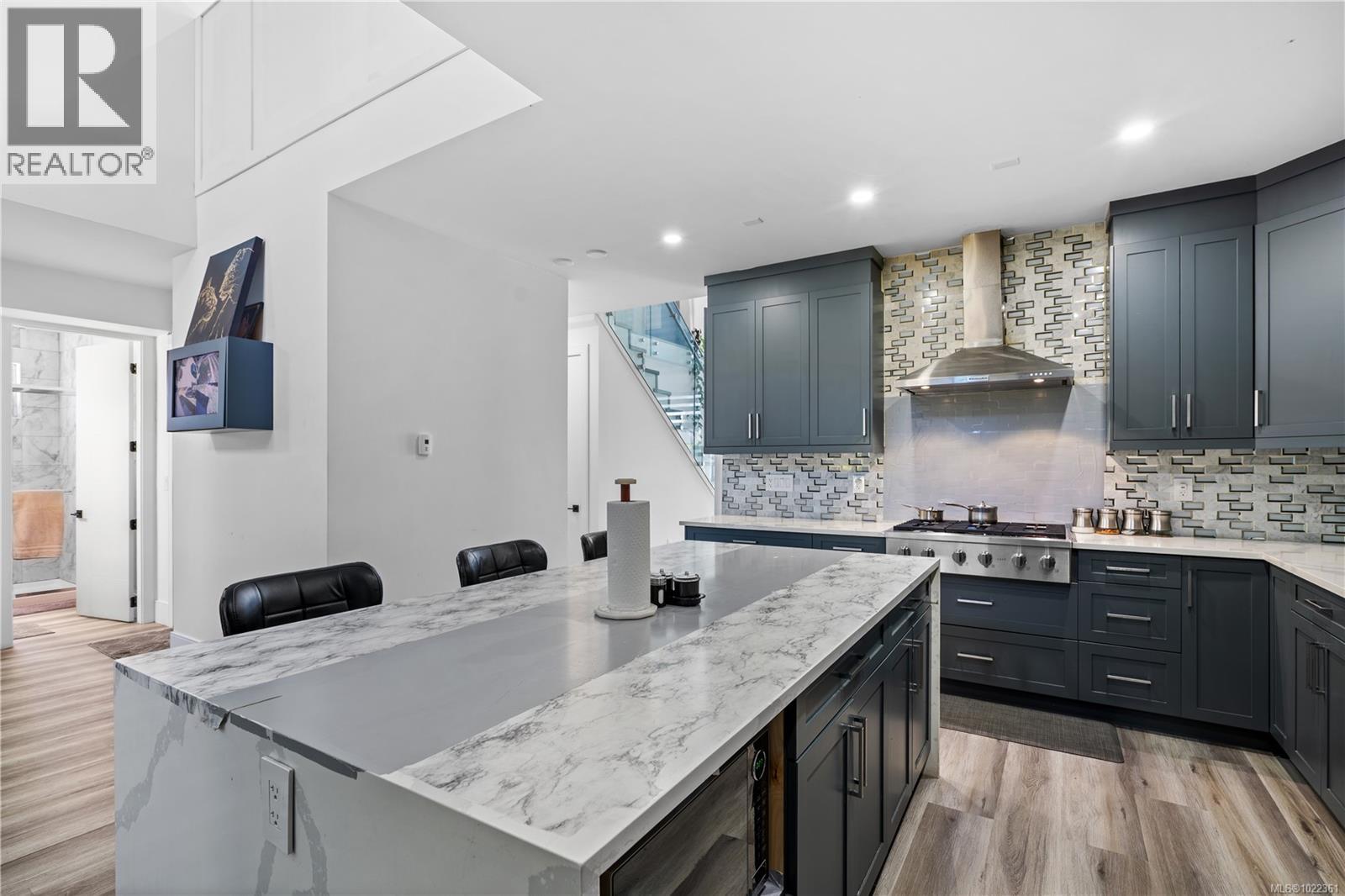 146 Cadillac Ave, Saanich