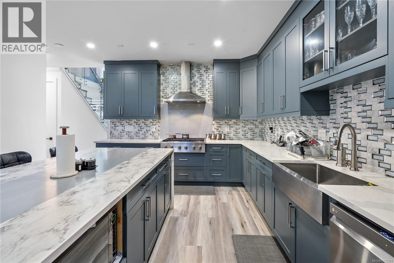 146 Cadillac Ave, Saanich