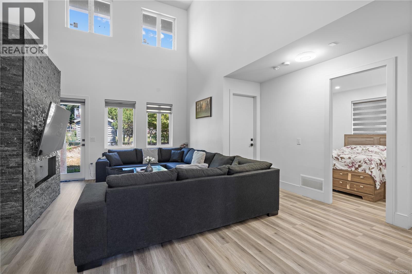 146 Cadillac Ave, Saanich