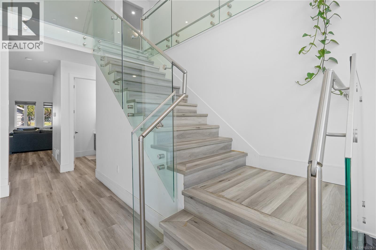 146 Cadillac Ave, Saanich