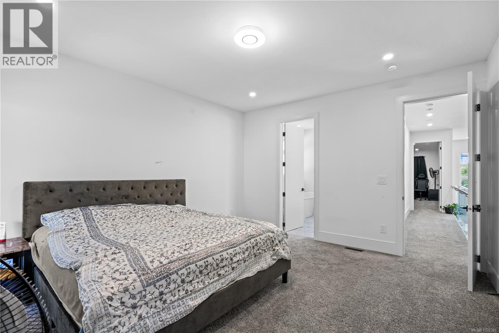 146 Cadillac Ave, Saanich