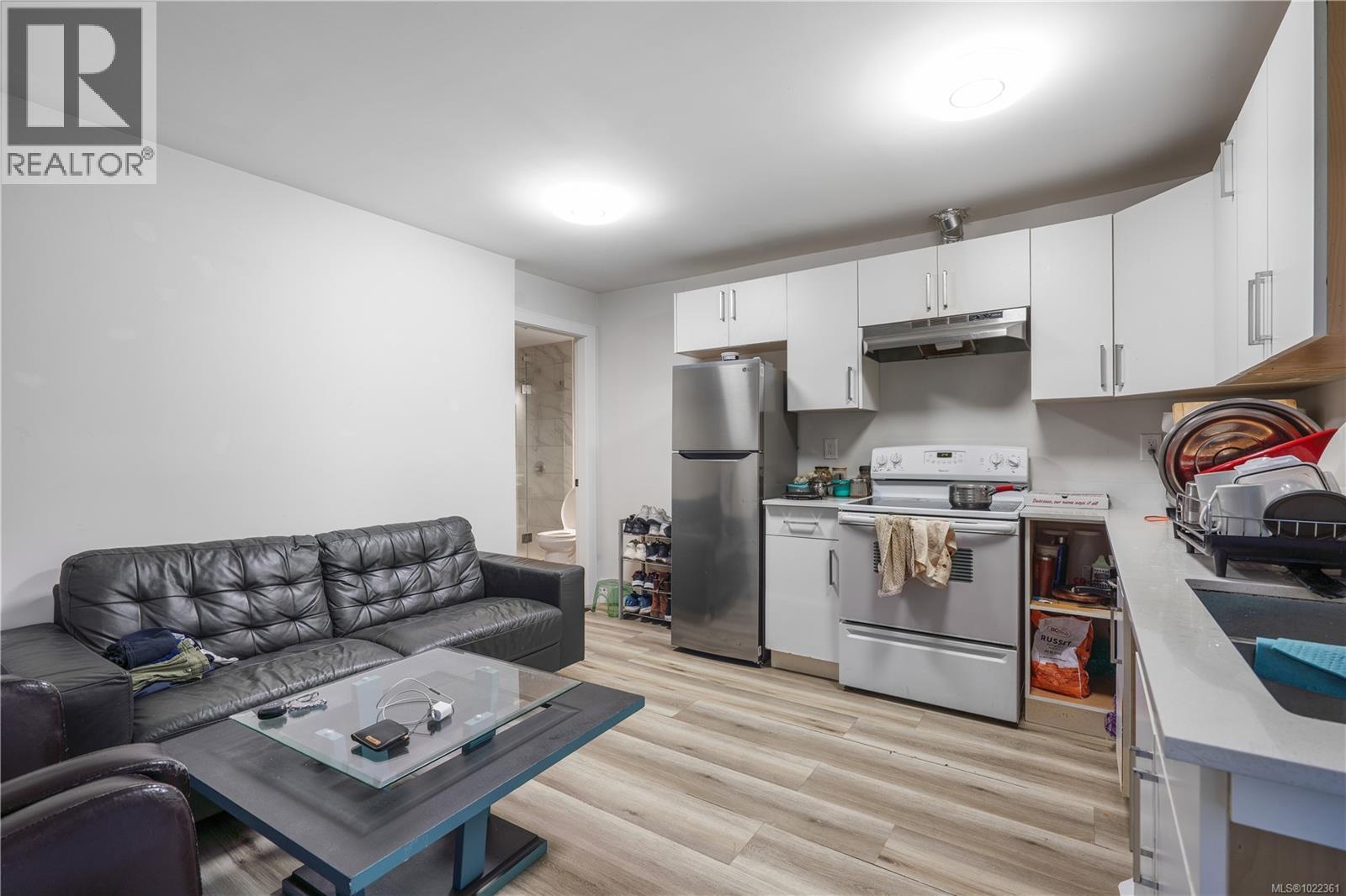 146 Cadillac Ave, Saanich