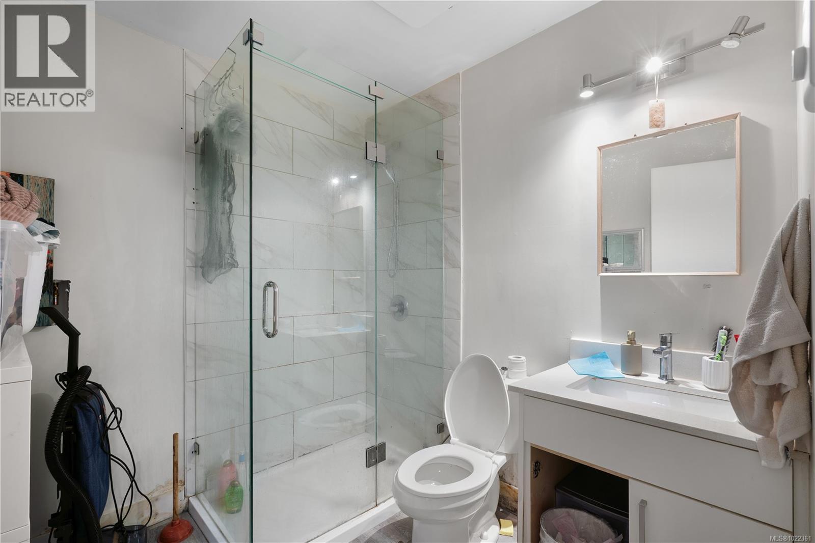 146 Cadillac Ave, Saanich