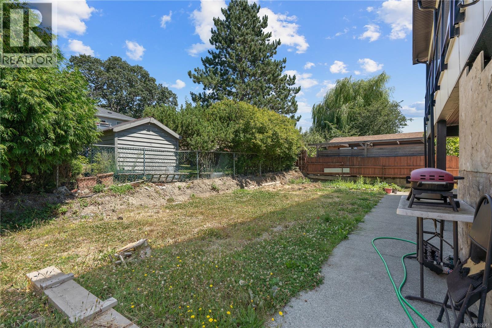 146 Cadillac Ave, Saanich