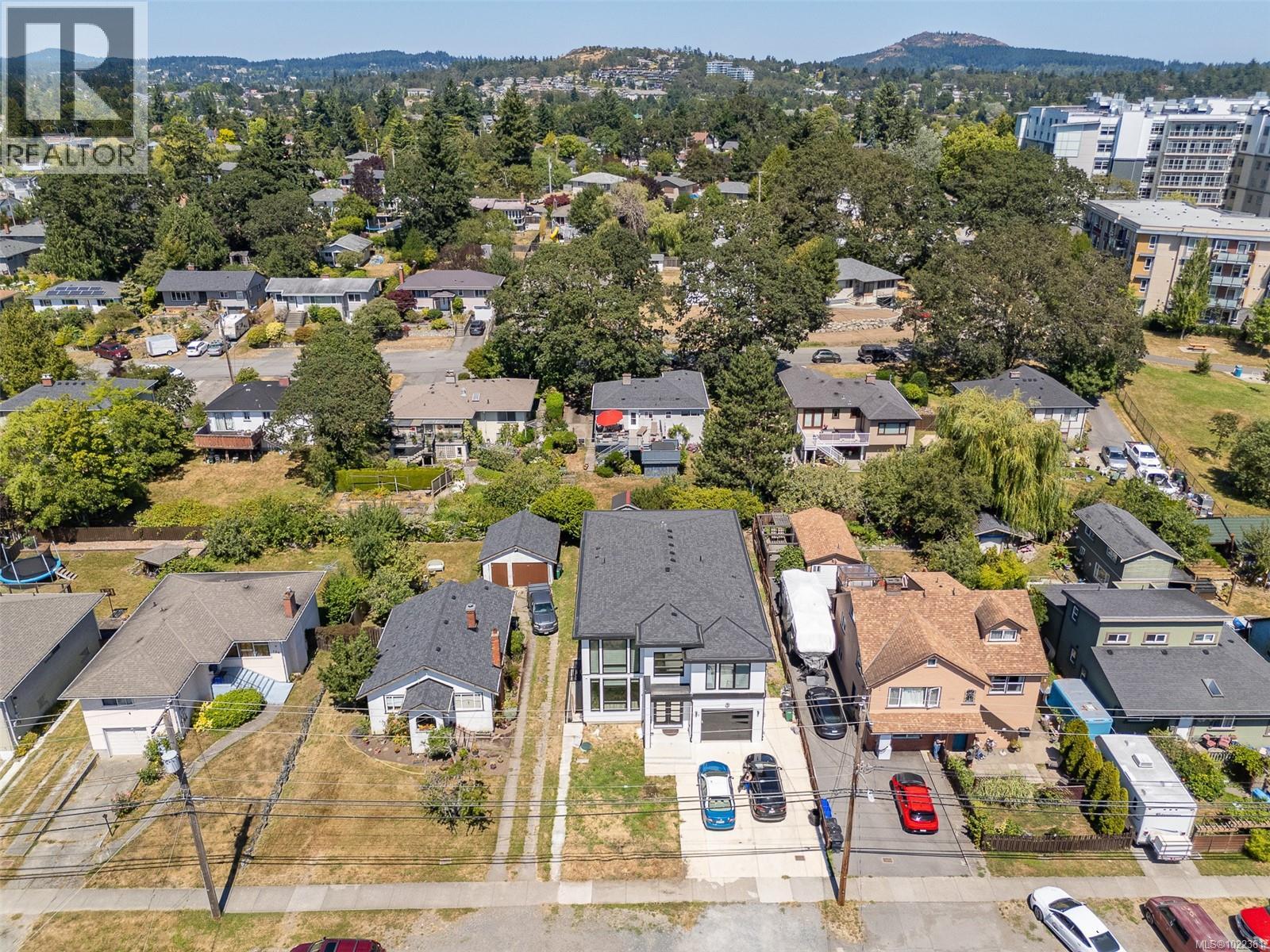 146 Cadillac Ave, Saanich