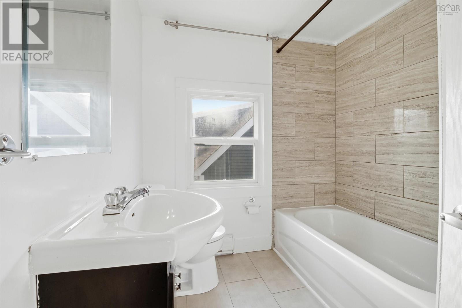 Property 28 of 45 of 17 Lewis Street