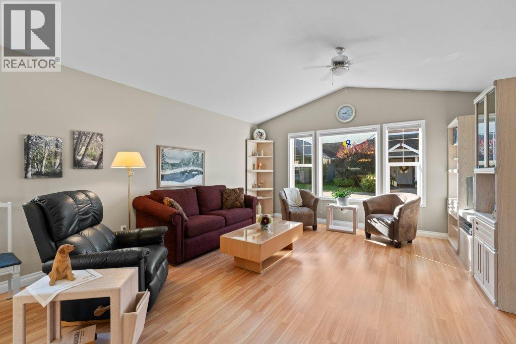 3 1231 10 Street Southwest, Salmon Arm