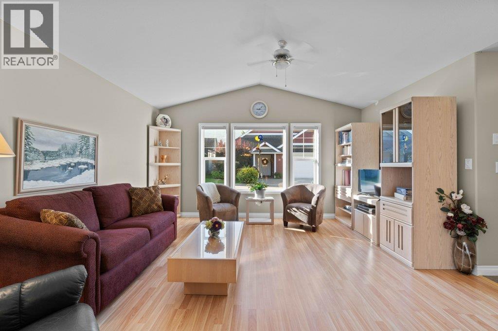 3 1231 10 Street Southwest, Salmon Arm