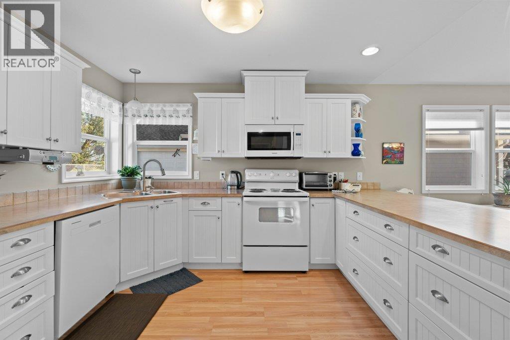 3 1231 10 Street Southwest, Salmon Arm