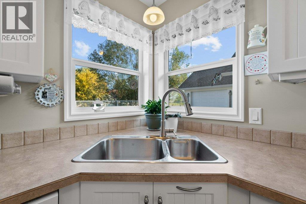 3 1231 10 Street Southwest, Salmon Arm