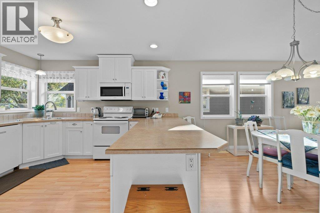 3 1231 10 Street Southwest, Salmon Arm