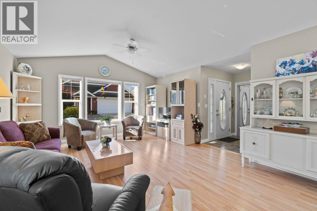 3 1231 10 Street Southwest, Salmon Arm