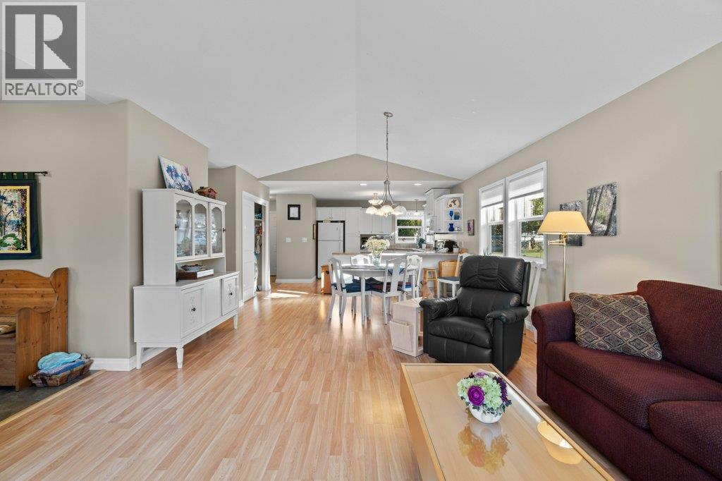 3 1231 10 Street Southwest, Salmon Arm