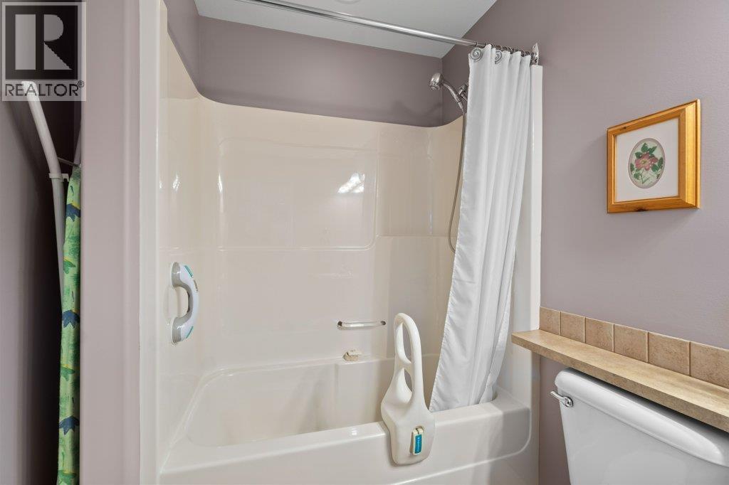 3 1231 10 Street Southwest, Salmon Arm