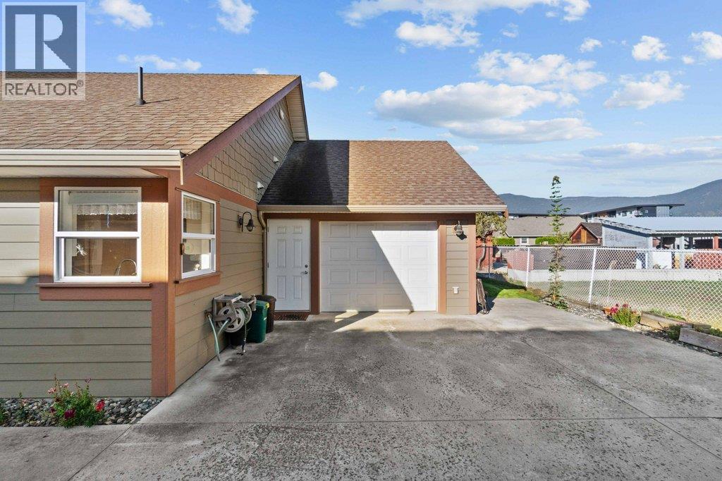 3 1231 10 Street Southwest, Salmon Arm